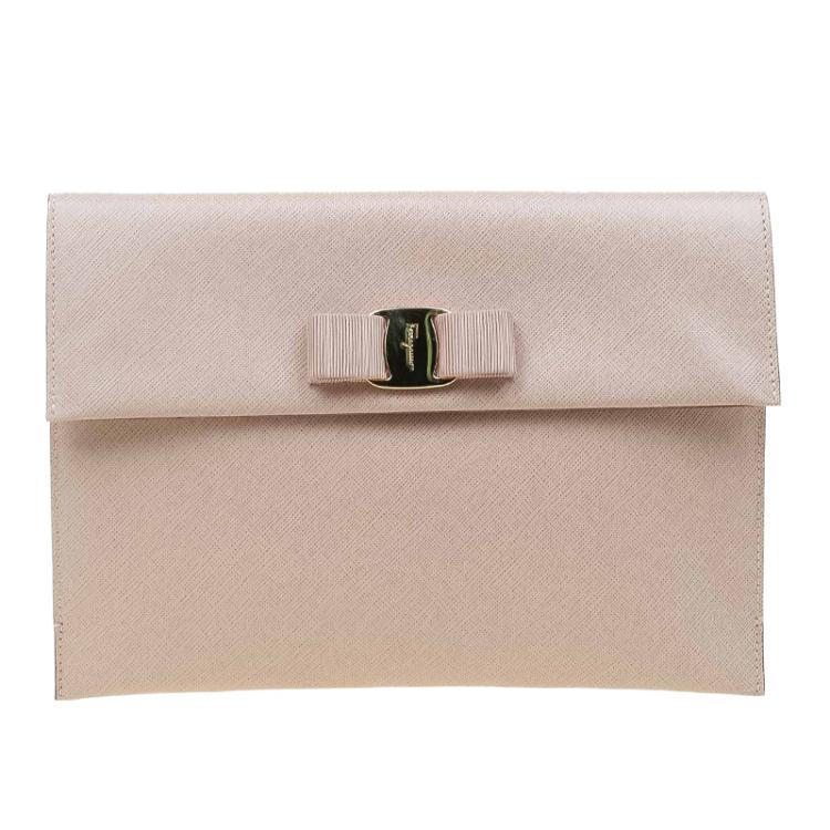 Pre Owned Salvatore Ferragamo Beige Leather Miss Vara Clutch