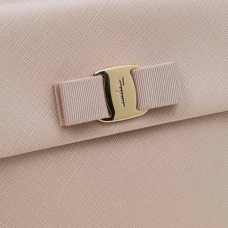 Pre Owned Salvatore Ferragamo Beige Leather Miss Vara Clutch
