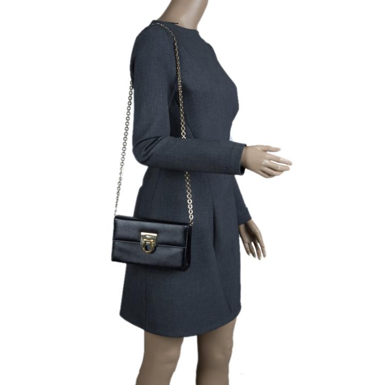 مملوكة مسبقًا Salvatore Ferragamo Black Leather Chain Clutch Bag