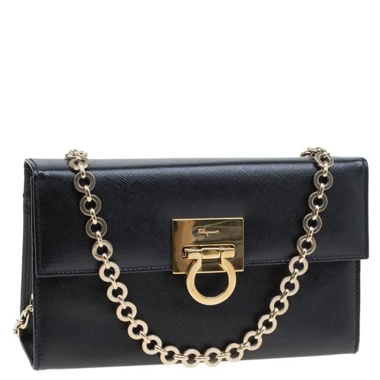 مملوكة مسبقًا Salvatore Ferragamo Black Leather Chain Clutch Bag