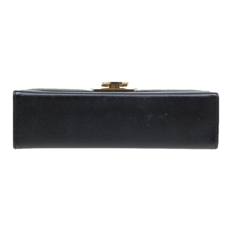 مملوكة مسبقًا Salvatore Ferragamo Black Leather Chain Clutch Bag