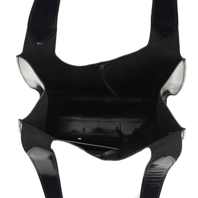 مملوكة مسبقًا Salvatore Ferragamo Black Shiny Leather Shoulder Bag