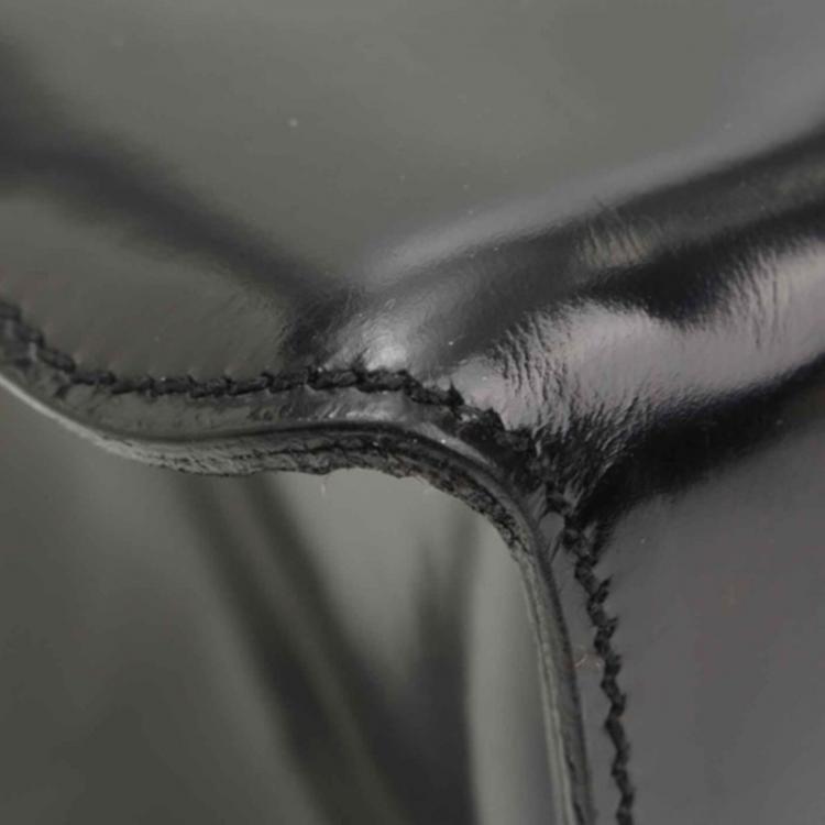 مملوكة مسبقًا Salvatore Ferragamo Black Shiny Leather Shoulder Bag