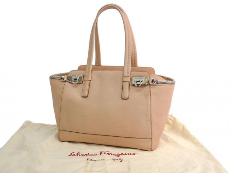 مملوكة مسبقًا Salvatore Ferragamo Beige Leather Verve Tote