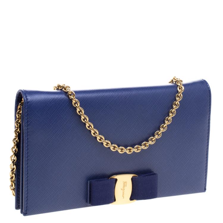 مملوكة مسبقًا Salvatore Ferragamo Blue Leather Miss Vara Wallet On Chain