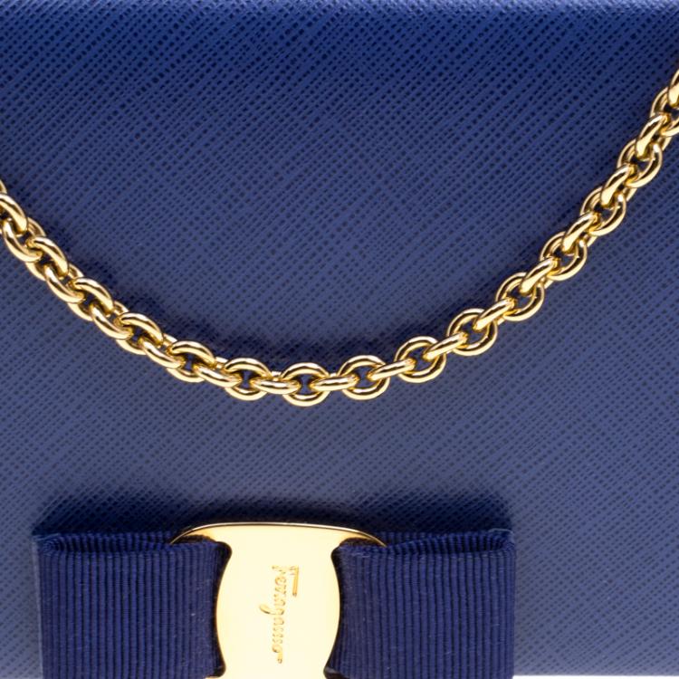 مملوكة مسبقًا Salvatore Ferragamo Blue Leather Miss Vara Wallet On Chain