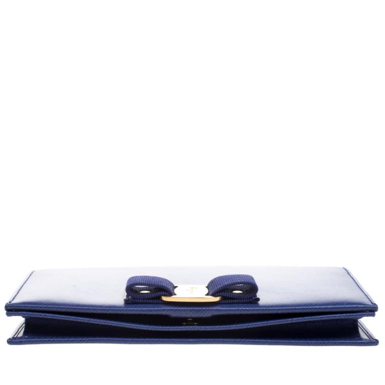 مملوكة مسبقًا Salvatore Ferragamo Blue Leather Miss Vara Wallet On Chain