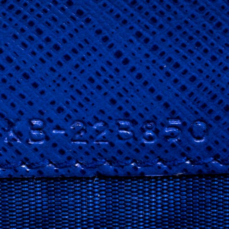 مملوكة مسبقًا Salvatore Ferragamo Blue Leather Miss Vara Wallet On Chain