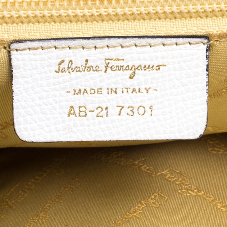 مملوكة مسبقًا Salvatore Ferragamo White Leather Bamboo Motif Shoulder Bag