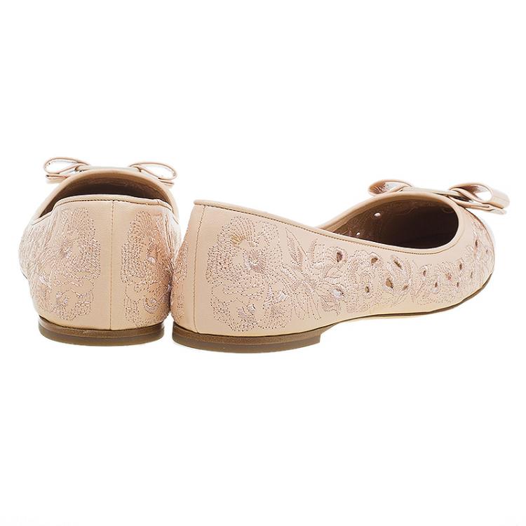 Pre Owned Salvatore Ferragamo Beige Varina Leather Laser Cut Out Ballet Flats Size 39.5