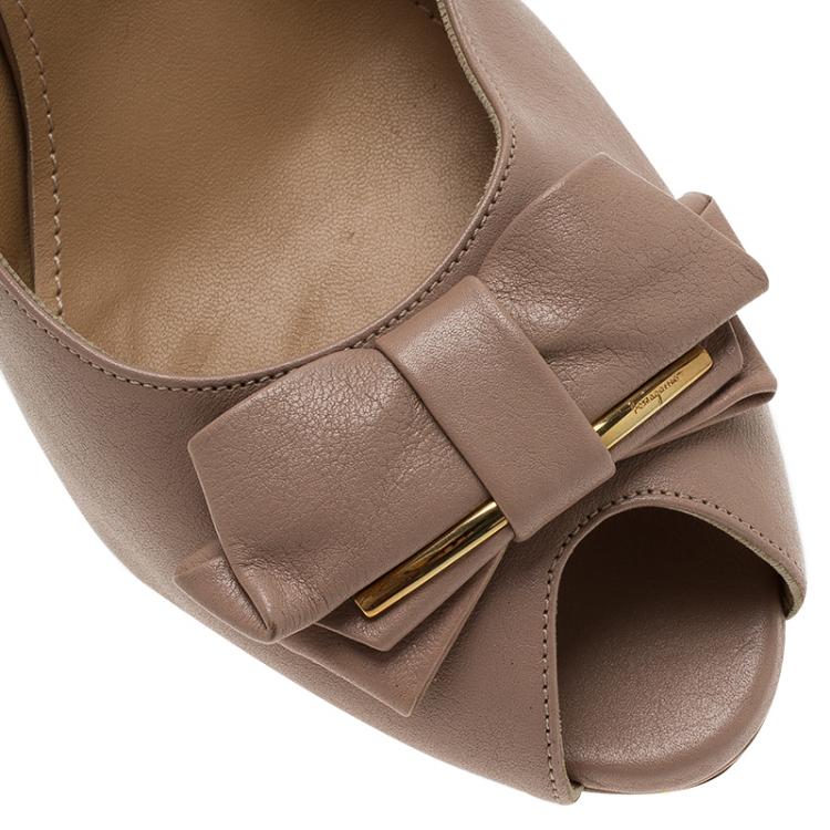 Pre Owned Salvatore Ferragamo Beige Leather Rosella Bow Peep Toe Platform Pumps Size 41.5