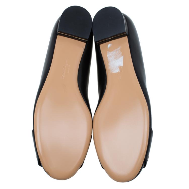 مملوكة مسبقًا Salvatore Ferragamo Black Leather Fiamma Keyhole Ballet Flats Size 40