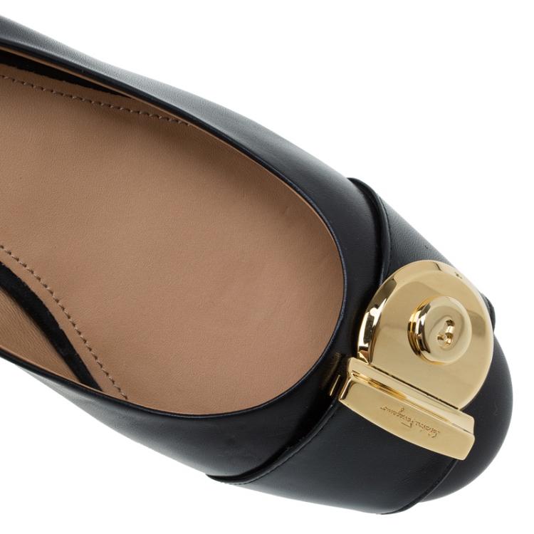 مملوكة مسبقًا Salvatore Ferragamo Black Leather Fiamma Keyhole Ballet Flats Size 40