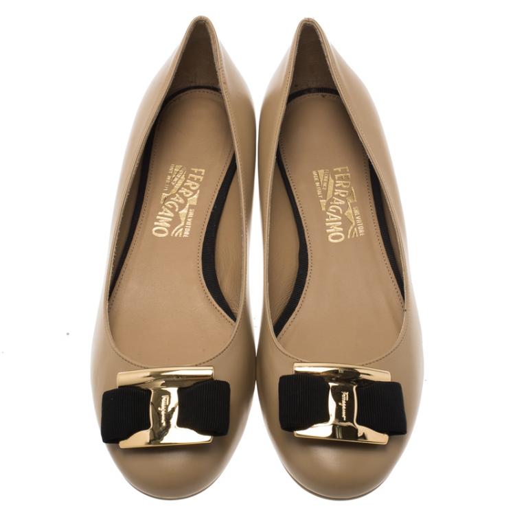 مملوكة مسبقًا Salvatore Ferragamo Beige Leather Ninna Kangaroo Bow Ballet Flats Size 40.5