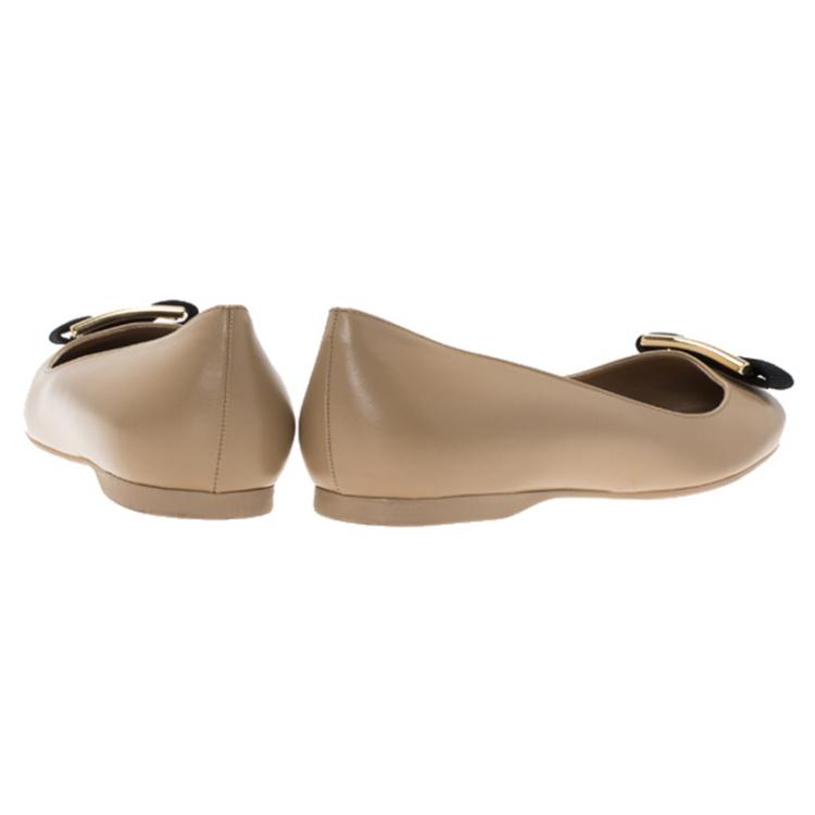 مملوكة مسبقًا Salvatore Ferragamo Beige Leather Ninna Kangaroo Bow Ballet Flats Size 40.5