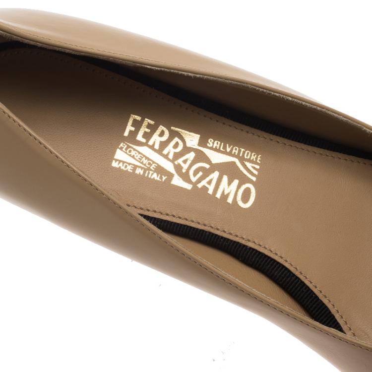 مملوكة مسبقًا Salvatore Ferragamo Beige Leather Ninna Kangaroo Bow Ballet Flats Size 40.5