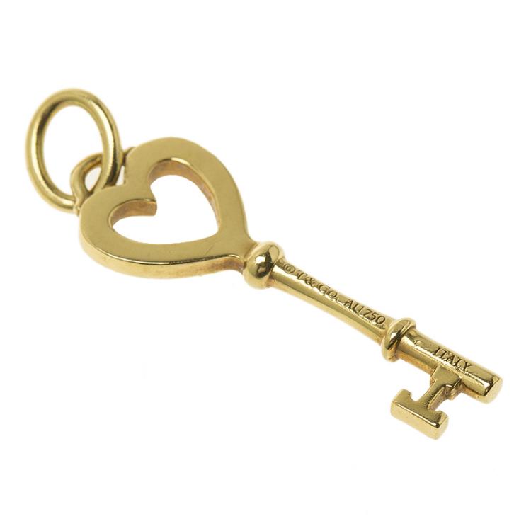 Pre Owned Tiffany & Co. Key Heart Mini Yellow Gold Pendant