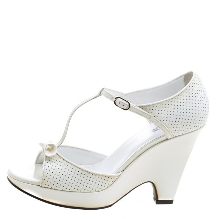 Pre Owned Tod's Off - White Perforated Patent Leather T-Strap Platform Sandals Size 40