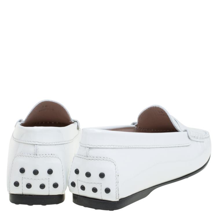 مملوكة مسبقًا Tod's White Patent Penny Leather Loafers Size 38