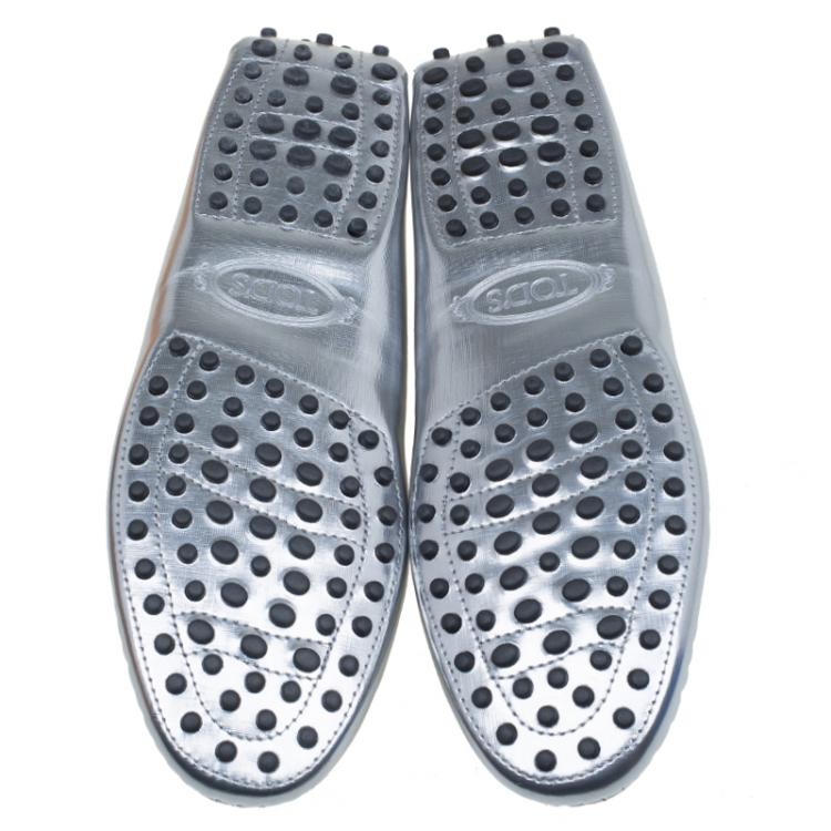 مملوكة مسبقًا Tod's Silver Metallic Leather Penny Loafers Size 38