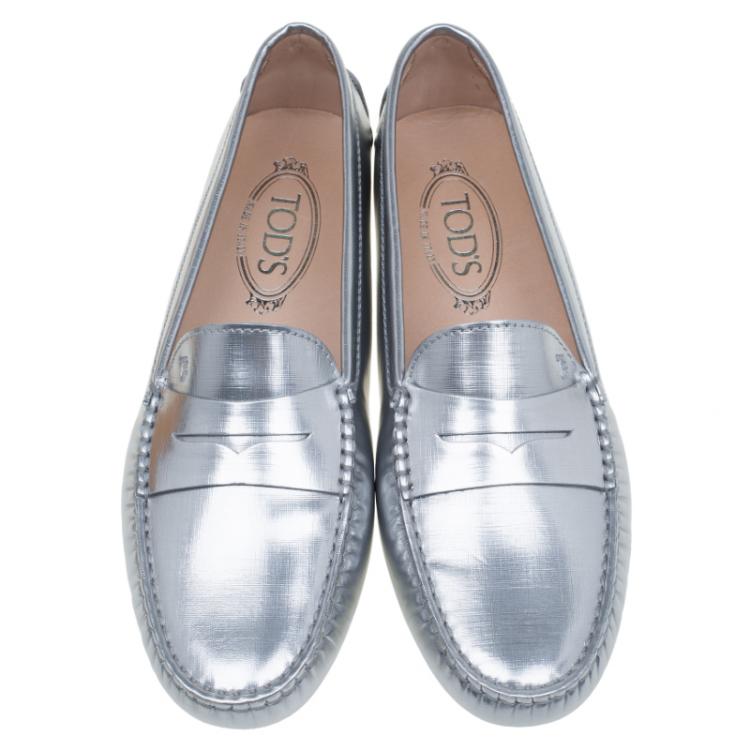 Pre Owned Tod's Silver Metallic Leather Gommini Moccasin Size 39