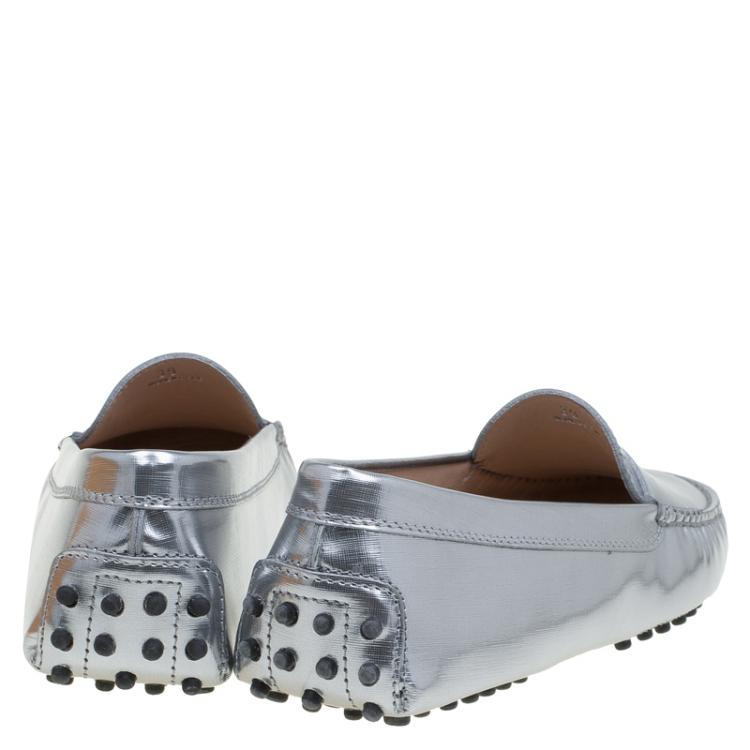 Pre Owned Tod's Silver Metallic Leather Gommini Moccasin Size 39