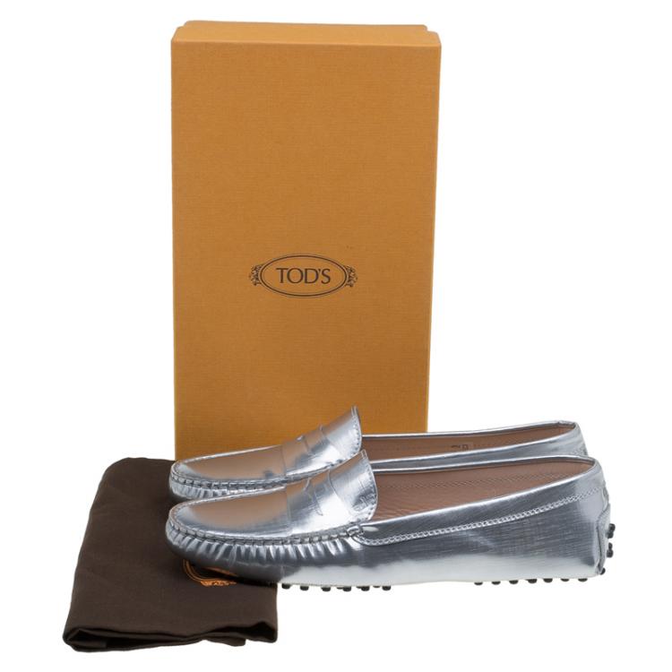 Pre Owned Tod's Silver Metallic Leather Gommini Moccasin Size 39