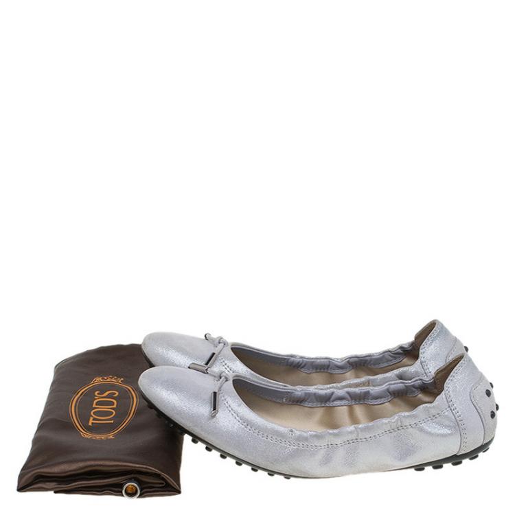 Pre Owned Tod's Metallic Silver Leather Dee Ballet Flats Size 37.5