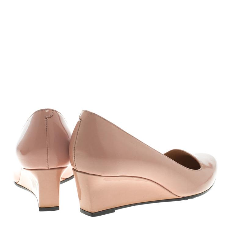 مملوكة مسبقًا Tod's Blush Pink Leather Almond Toe Wedge Pumps Size 37