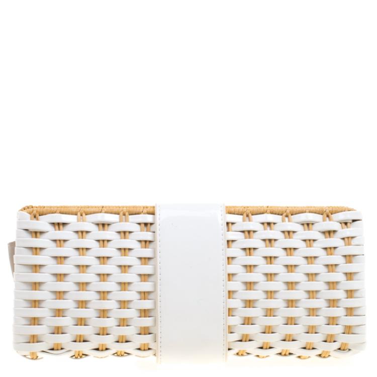 Pre Owned Tory Burch White/Brown Woven Patent Leather and Rattan Whicker Clutch
