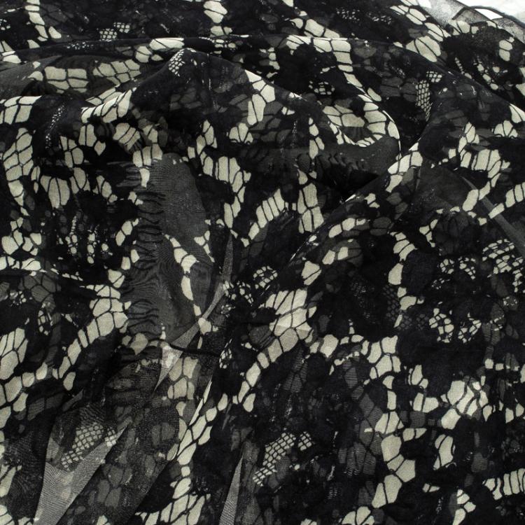 Pre Owned Valentino Monochrome Floral Lace Print Silk Stole