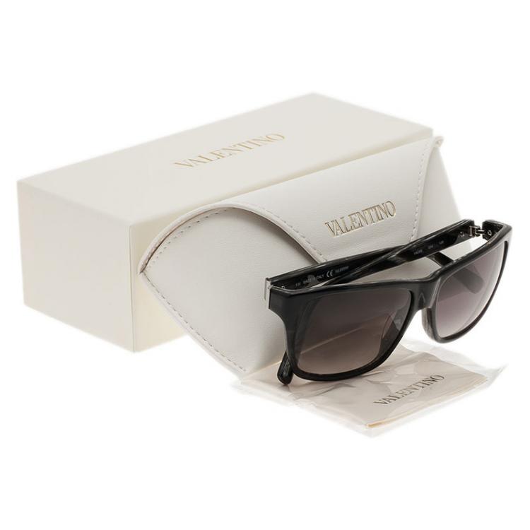 Pre Owned Valentino Black V629S Square Sunglasses
