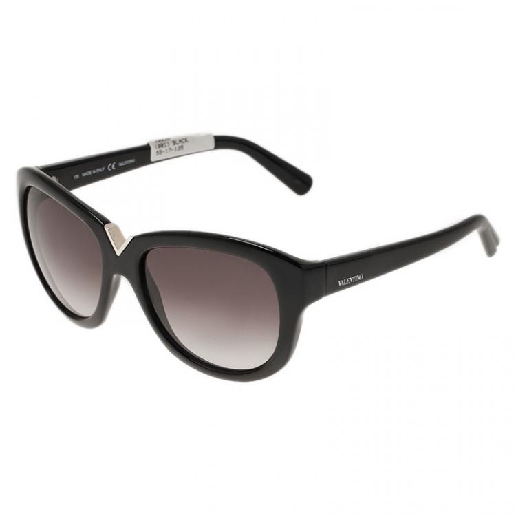 Pre Owned Valentino Black V663S Round Sunglasses