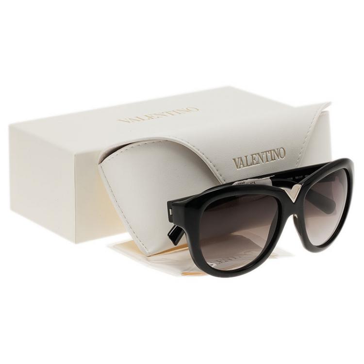 Pre Owned Valentino Black V663S Round Sunglasses