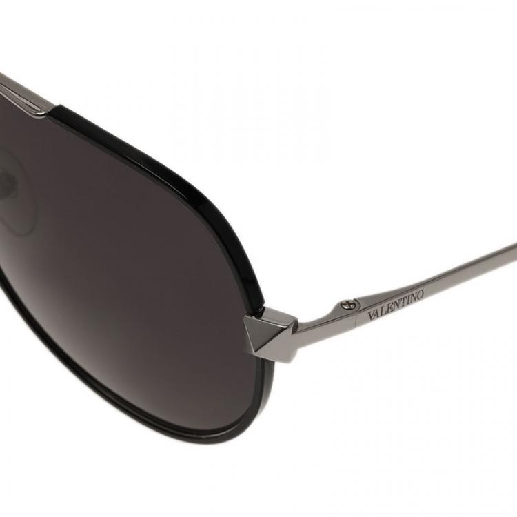 مملوكة مسبقًا Valentino Black and Silver V116S Rockstud Aviators