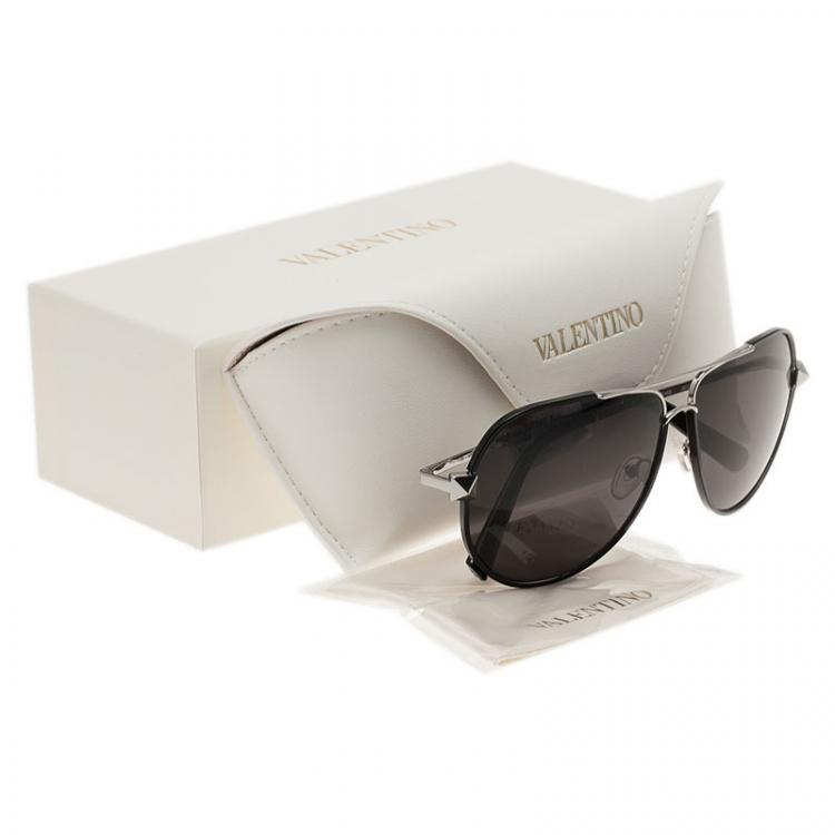 مملوكة مسبقًا Valentino Black and Silver V116S Rockstud Aviators