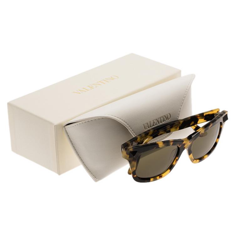 Pre Owned Valentino Tortoise Frame V670S Rockstud Wayfarer Sunglasses