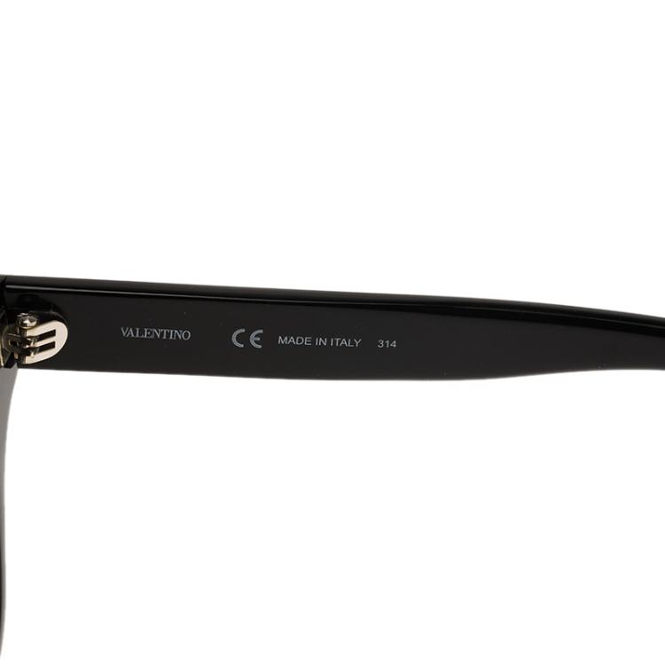 Pre Owned Valentino Tortoise Frame V670S Rockstud Wayfarer Sunglasses