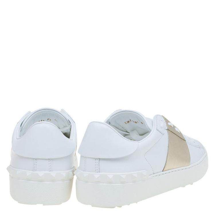 مملوكة مسبقًا Valentino White and Gold Band Leather Open Low Top Sneakers Size 38