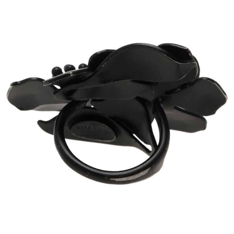 Pre Owned Valentino Black Flowers Ring Size 52