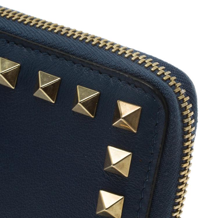 Pre Owned Valentino Blue Leather Medium Rockstud Zip Around Wallet