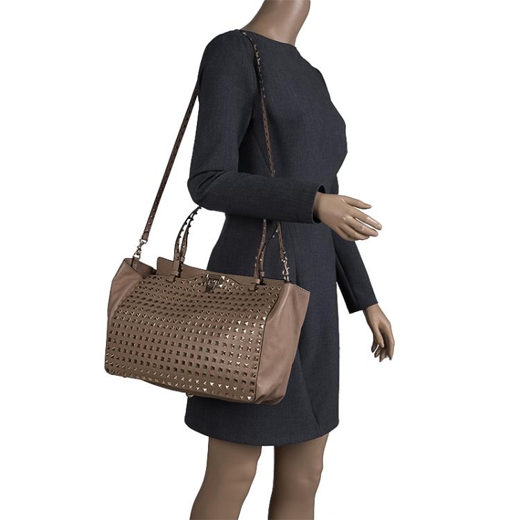 Pre Owned Valentino Beige Leather Medium Studded Rockstud Tote