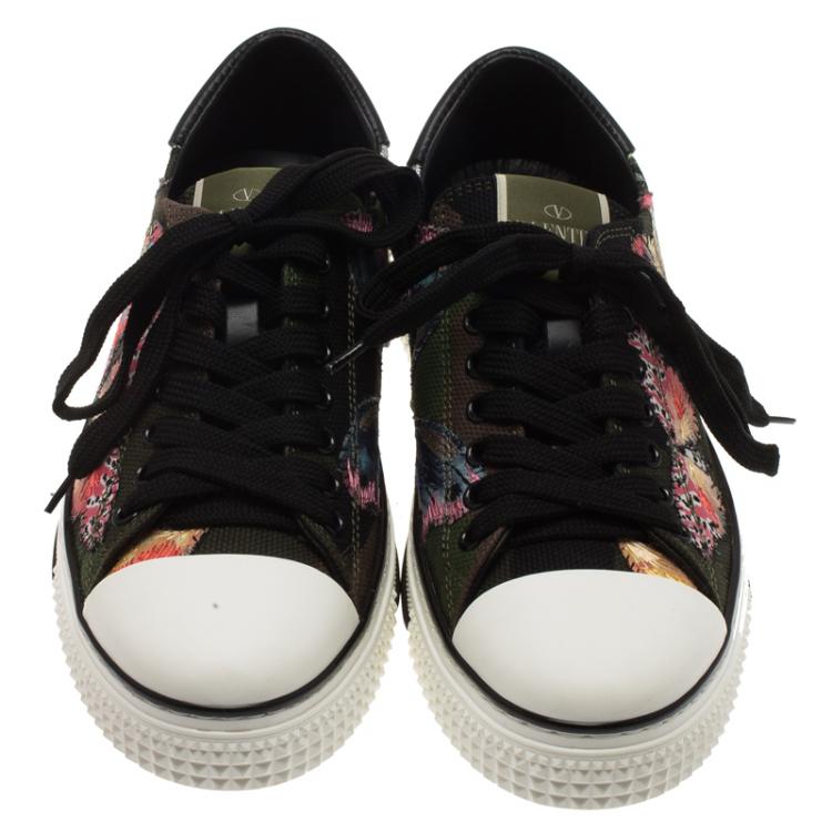 مملوكة مسبقًا Valentino Multicolor Camubutterfly Embroidered Sneakers Size 36