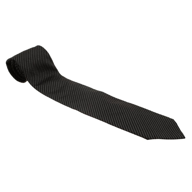 مملوكة مسبقًا Gucci Black and Grey Striped Silk Tie