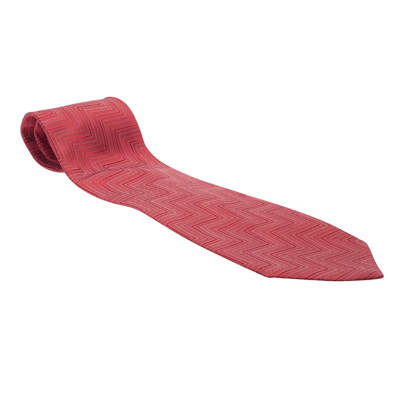 مملوكة مسبقًا Hermes Red Zig Zag Pattern Woven Silk Tie