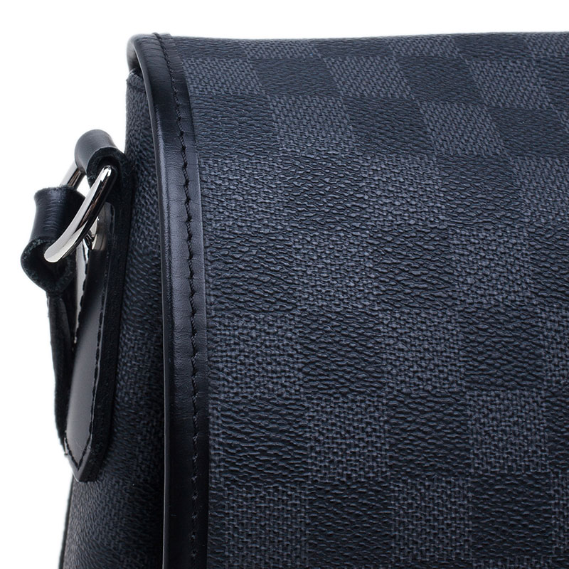 Louis Vuitton Damier Graphite Laptop Renzo Messenger Bag Louis Vuitton |  The Luxury Closet