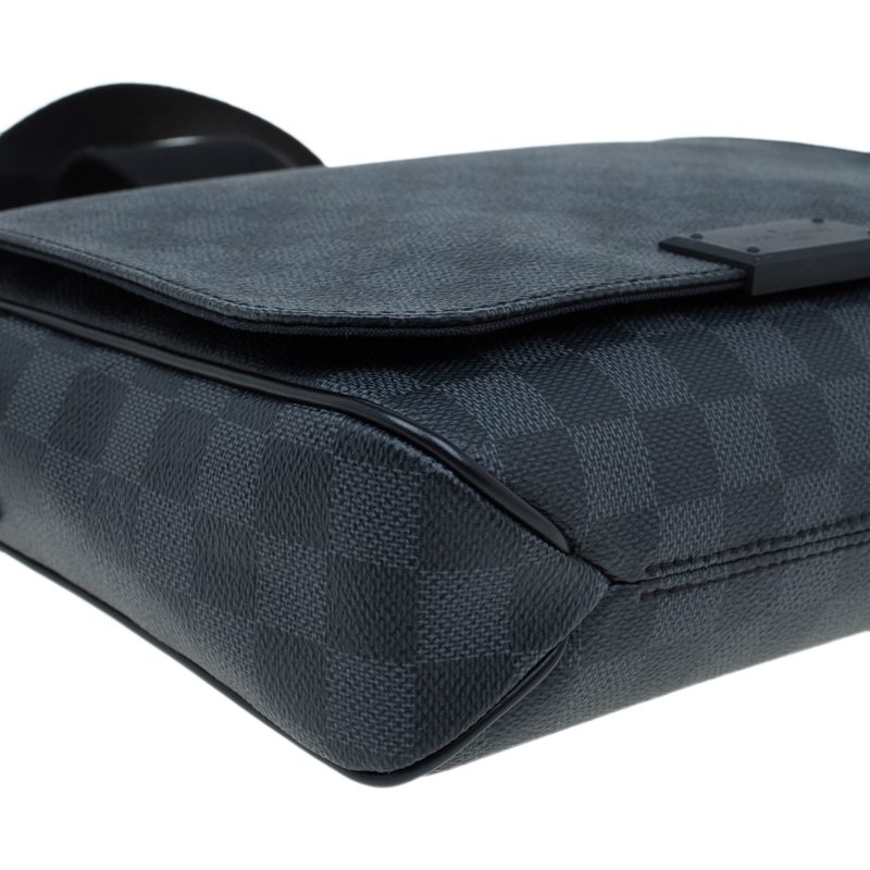 District cloth bag Louis Vuitton Grey in Cloth - 22516230