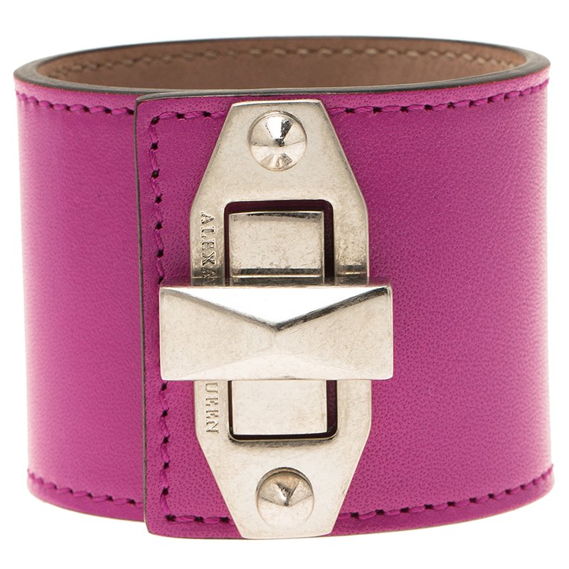 Pre Owned سوار أليكساندر مكوين جلد وردي بقفل دوار