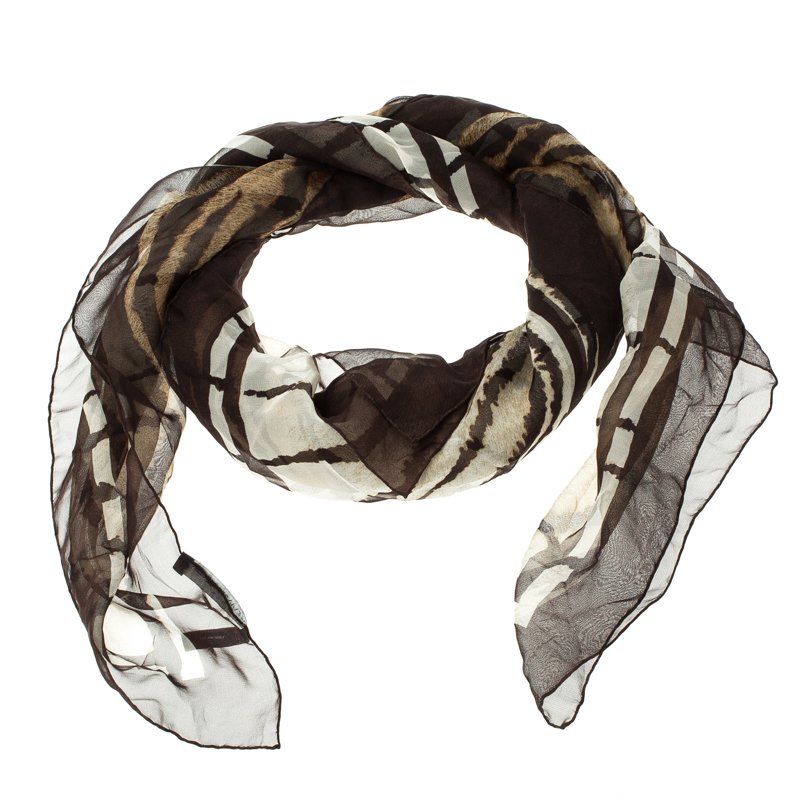 مملوكة مسبقًا وشاح أليكساندر ماكوين شيفون وحرير طبع نمر بني مربع