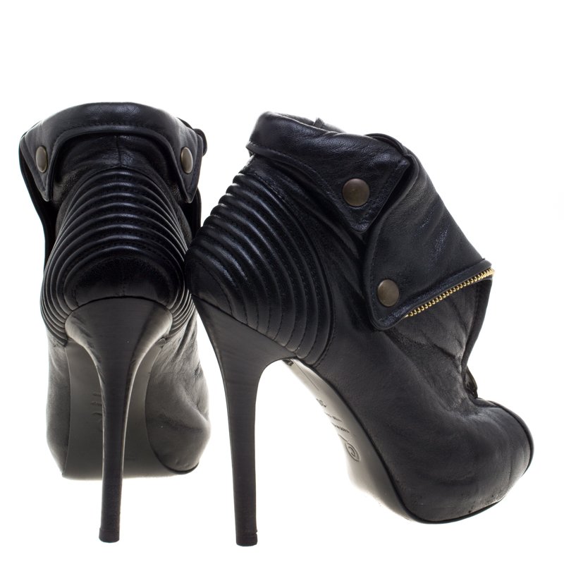 Alexander Mcqueen Heels Black Leather ref.567293 - Joli Closet